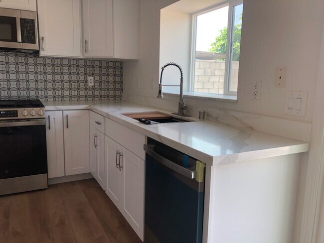 Building Photo - South Bakersfield Home