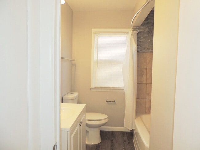 Building Photo - 3 Bed - 1 Full Bath Ranch for Rent