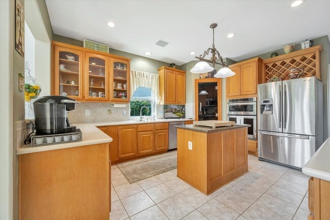 Building Photo - 1639 Lakeside Enclave Dr