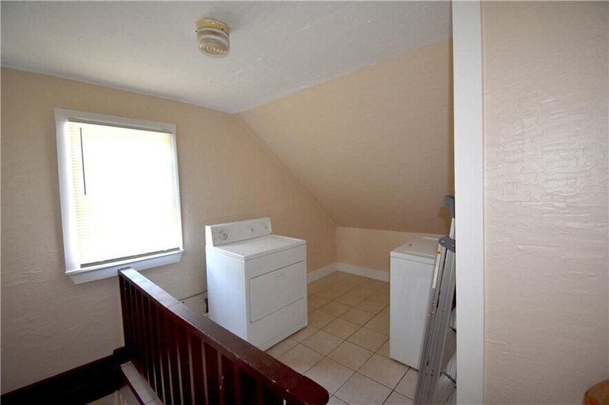 Building Photo - 272 Nahatan St