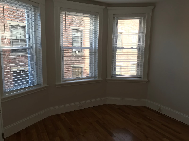 Building Photo - 121 Park Dr