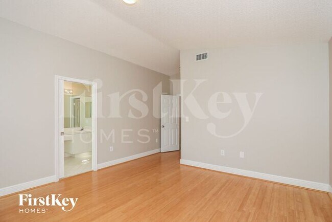 Building Photo - 12324 SW 143rd Ln
