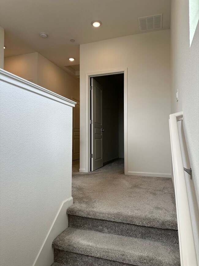 Building Photo - $500.00 off first full months rent