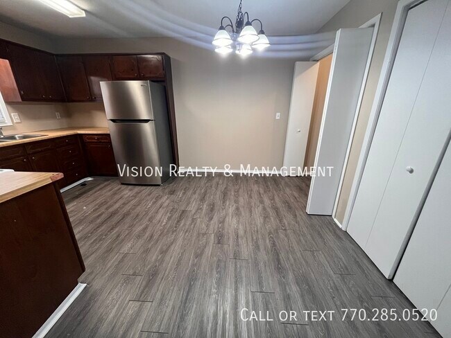 Building Photo - 12 S Creek Rd