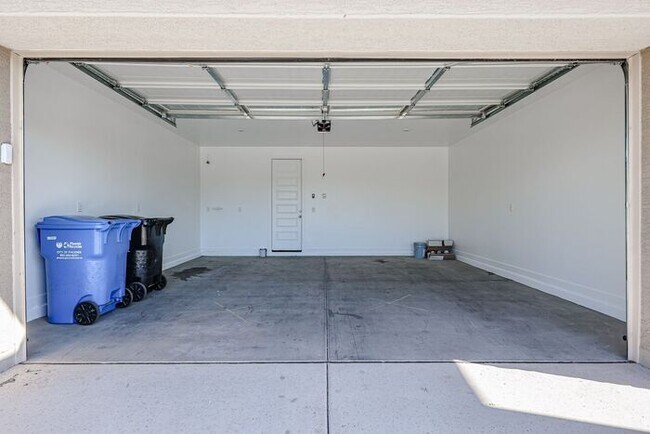 Building Photo - MOVE IN SPECIALS!! Recently Built Home in ...