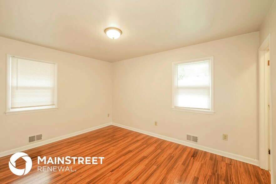 Building Photo - 408 SW Sandstone Dr