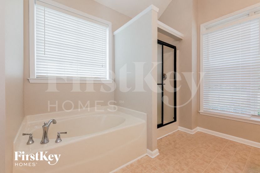 Building Photo - 5786 Crimson Oak Ct