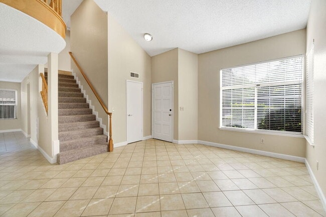 Building Photo - 6733 N Warren Ave