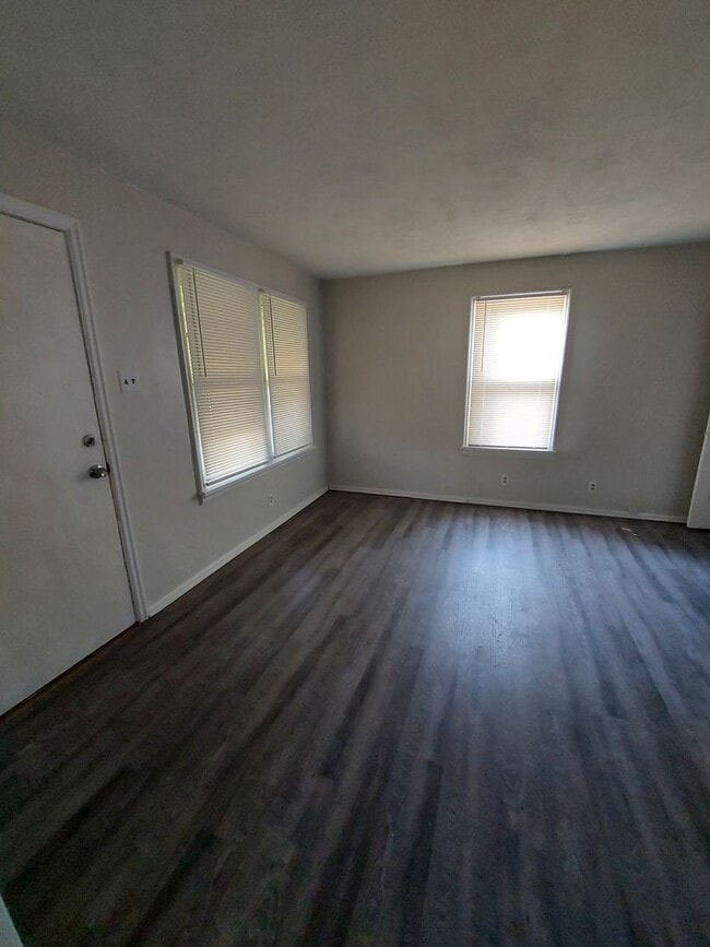 Building Photo - Recently Updated 2BD