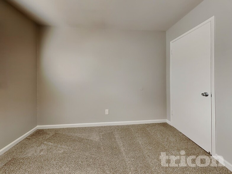 Building Photo - 1613 James St