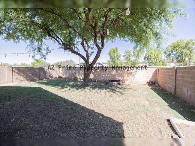 Building Photo - 10960 W Taft St