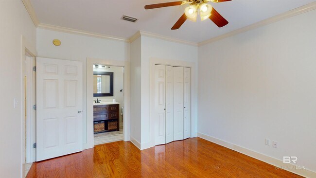 Building Photo - 6052 Magnolia Pl E