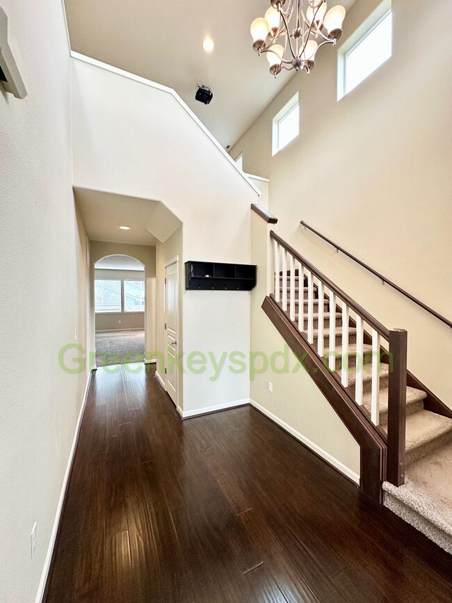 Building Photo - Gorgeous 3-Bedroom 2.5-Bathroom House with...