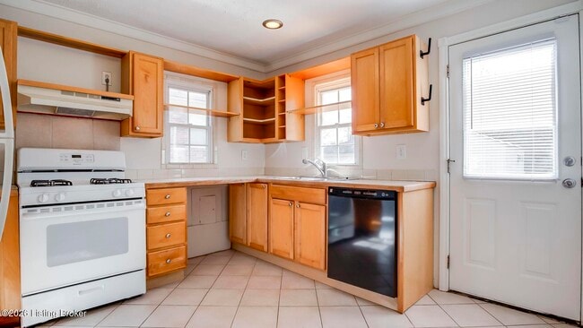 Building Photo - 3318 Van Winkle Dr