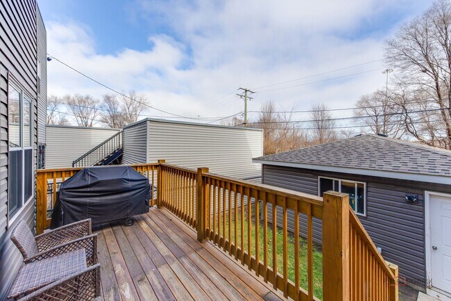 Building Photo - 3931 S Wells St