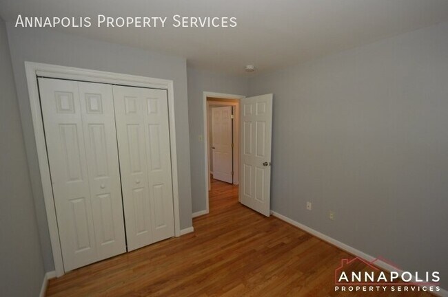 Building Photo - 556 Arundel Dr