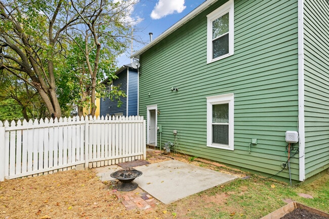 Building Photo - 439 Grant St SE