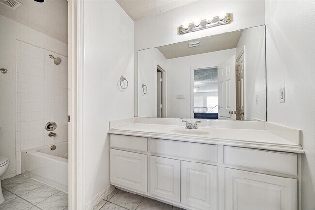 Building Photo - 2838 Briarhurst Park