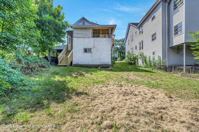 Building Photo - 958 Ridge Ave