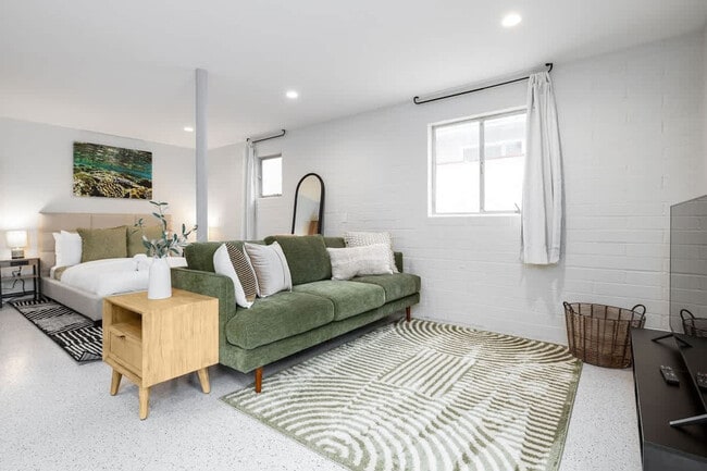 Primary Photo - 4000 Highland Dr