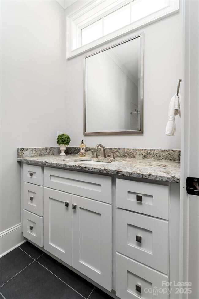 Building Photo - 805 Naples Dr