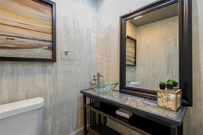 Building Photo - 1174 Garfield St