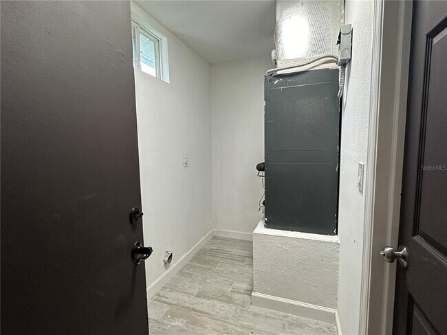 Building Photo - 4300 Avanti Cir