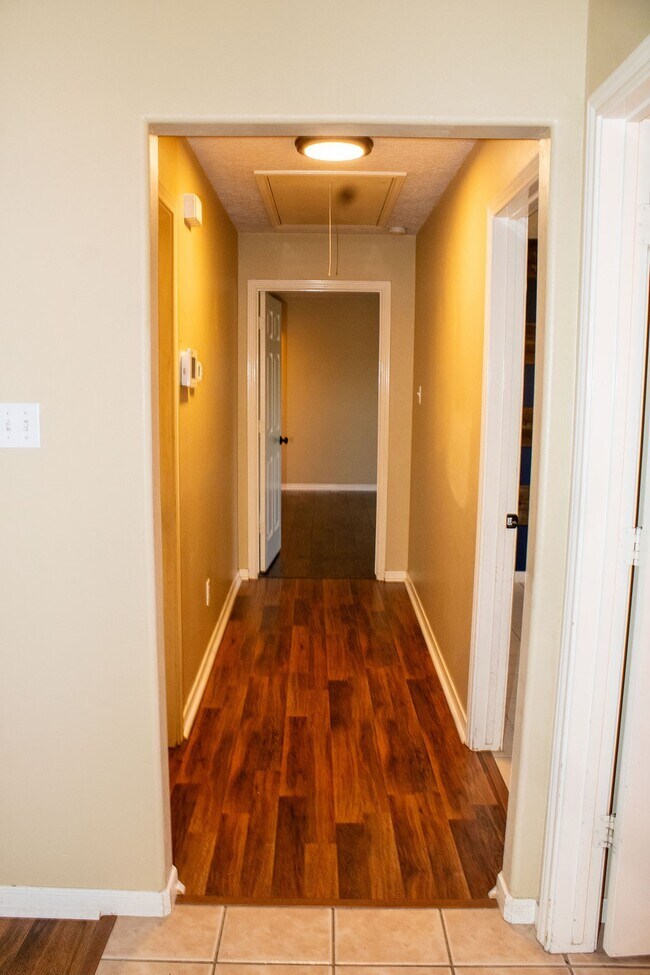 Building Photo - 9550 Thousand Oaks Loop