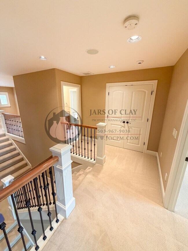 Building Photo - Luxurious Woodburn Residence | Main-Floor Primary Suite & Butler's Pantry