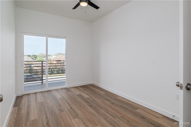 Building Photo - 25 Warbler Ave