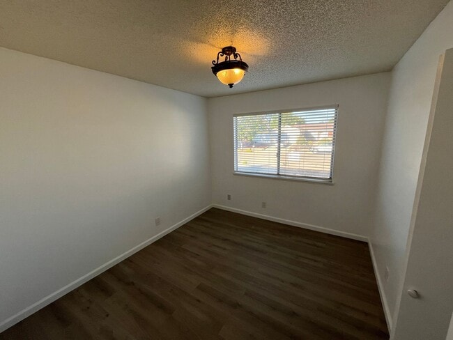 Building Photo - 4616 Laurelwood Dr