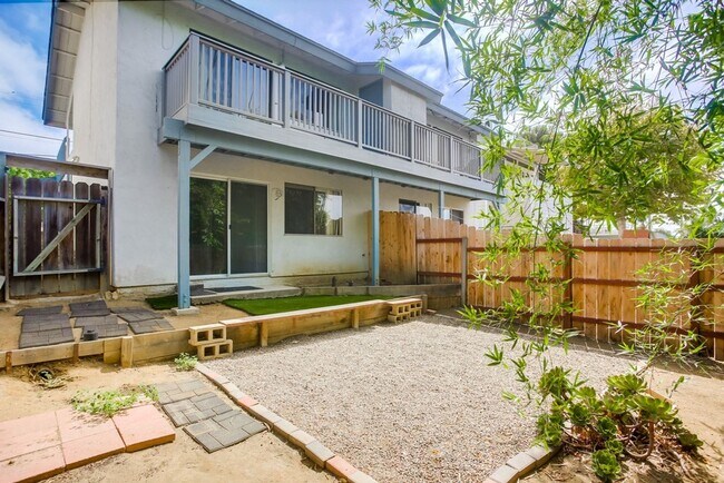 Building Photo - 243-243 N Granados Ave