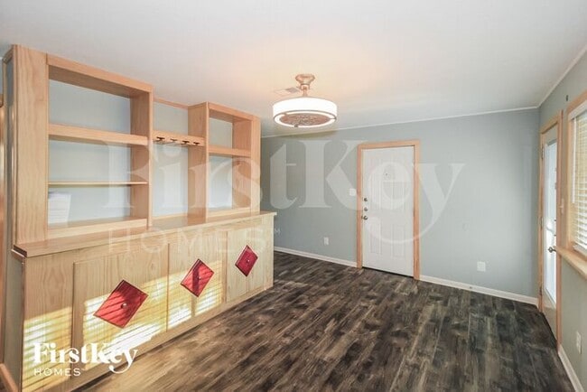 Building Photo - 212 W Huitt Ln