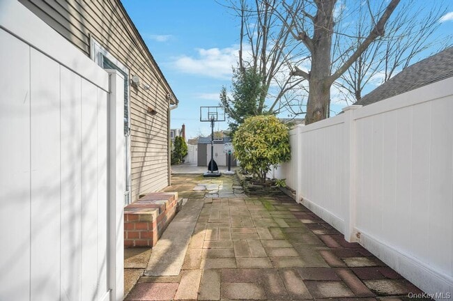 Building Photo - 2315 Willow St