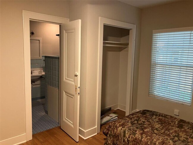 Building Photo - 1921 W 39th St