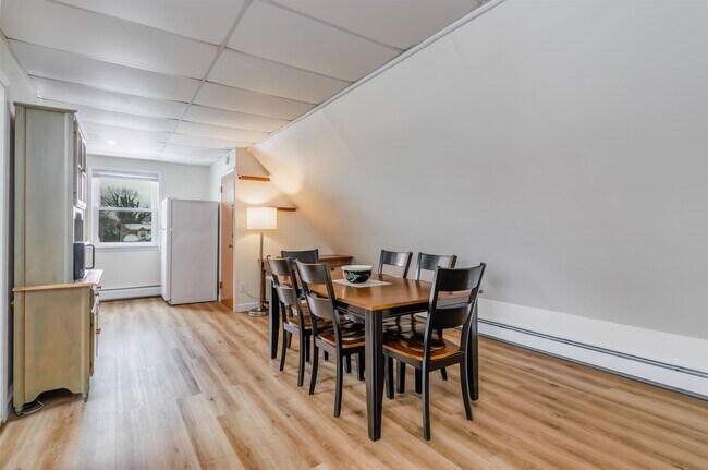 Building Photo - 28 W 37th St