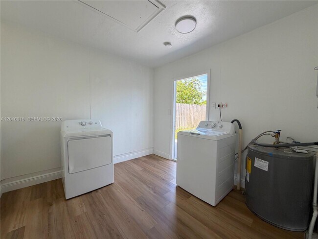 Building Photo - 1740 SW 47th Ave