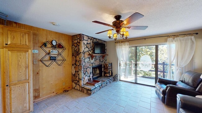 Building Photo - 1081 Cove Rd