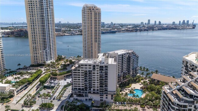 Building Photo - 540 Brickell Key Dr