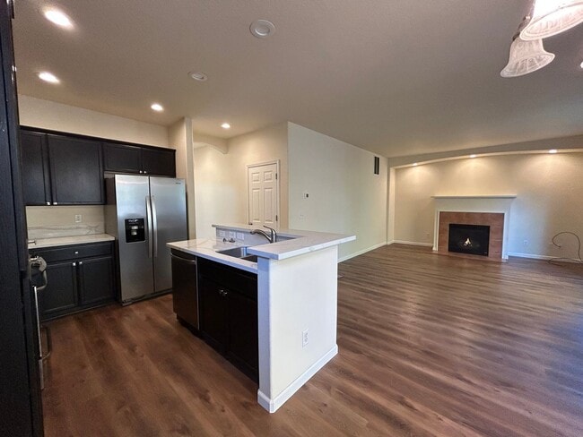 Building Photo - Spacious 4 Bedroom (plus den), 3 Bath Home...