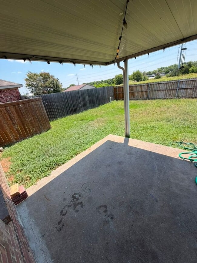 Building Photo - 1001 Brookhaven Dr