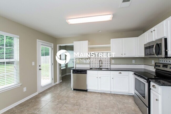 Building Photo - 3 Bedroom Pet-Friendly Home in Charlotte, NC with Main Street Renewal