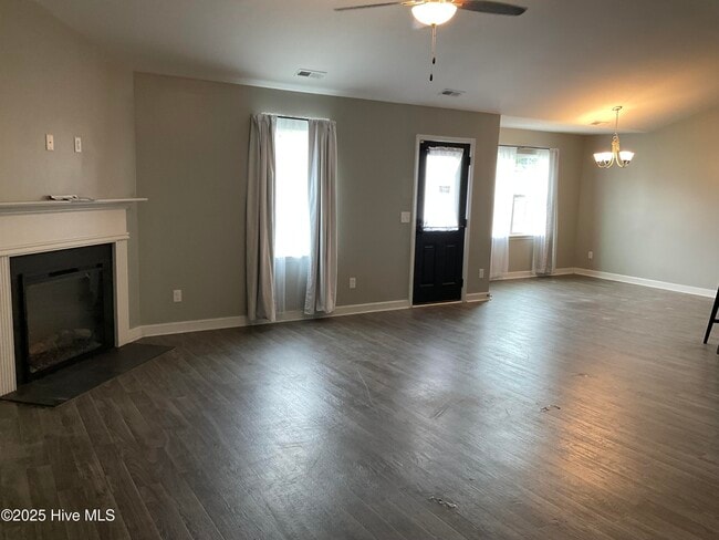 Building Photo - 313 Sunrose Dr