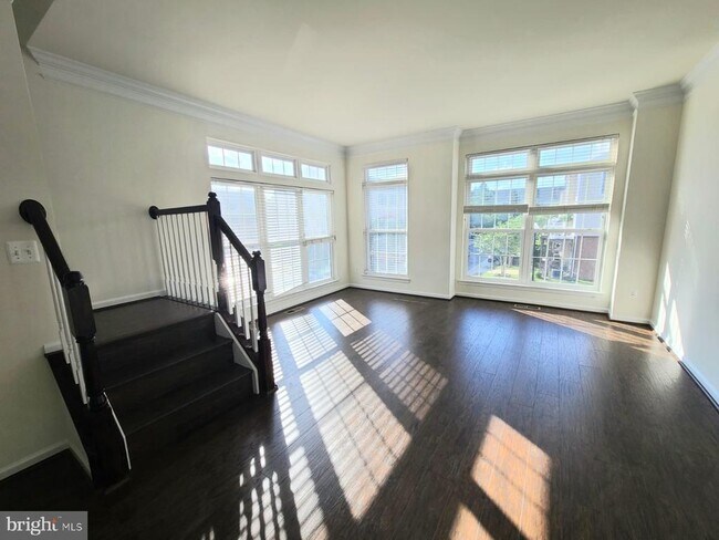 Building Photo - 42625 Homefront Terrace