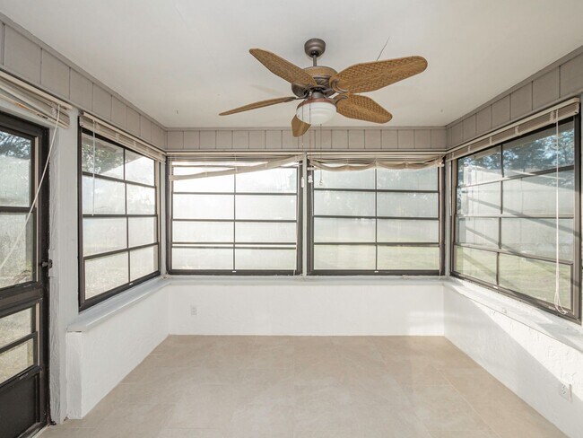 Building Photo - South Lakeland Duplex!