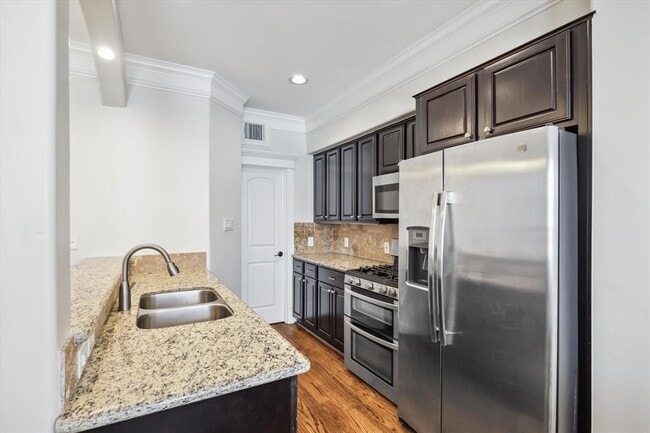 Building Photo - 211 W 25th St