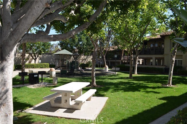 Building Photo - 6 Vía Contento