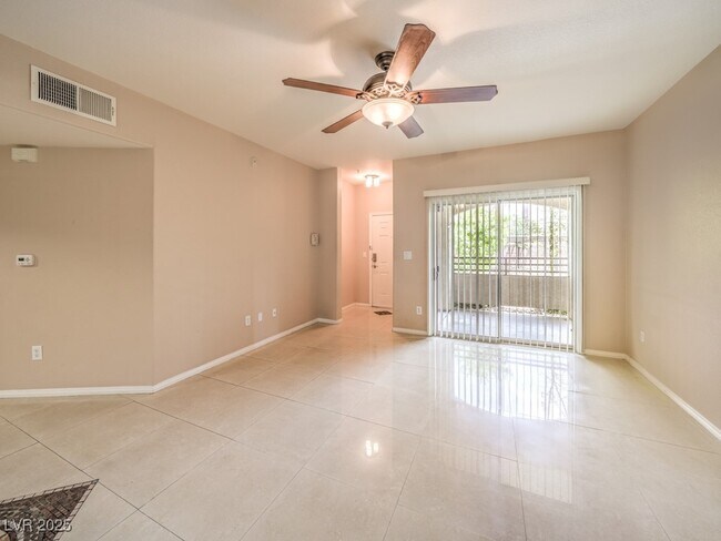 Building Photo - 2291 W Horizon Ridge Pkwy