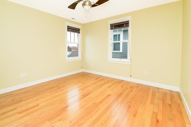 Building Photo - 819 S Morton St