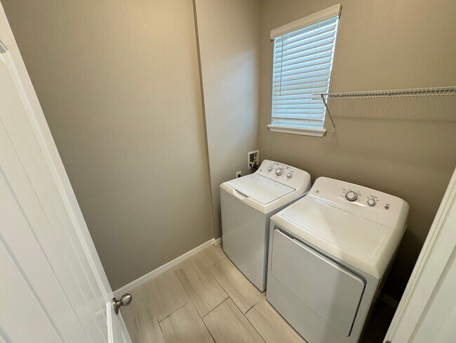 Building Photo - GORGEOUS 3 Bd/2.5 Ba in Winter Garden!!